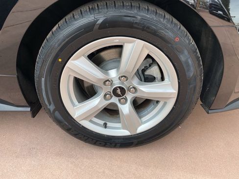 Used 2019 Ford Mustang Coupe image 27