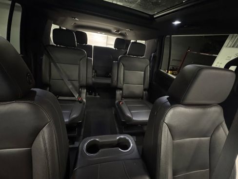 Used 2023 Chevrolet Suburban Z71 w/ Luxury Package image 11