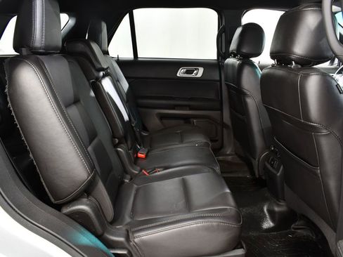 Used 2014 Ford Explorer Limited image 19