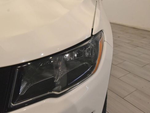 Used 2018 Jeep Compass Latitude image 9