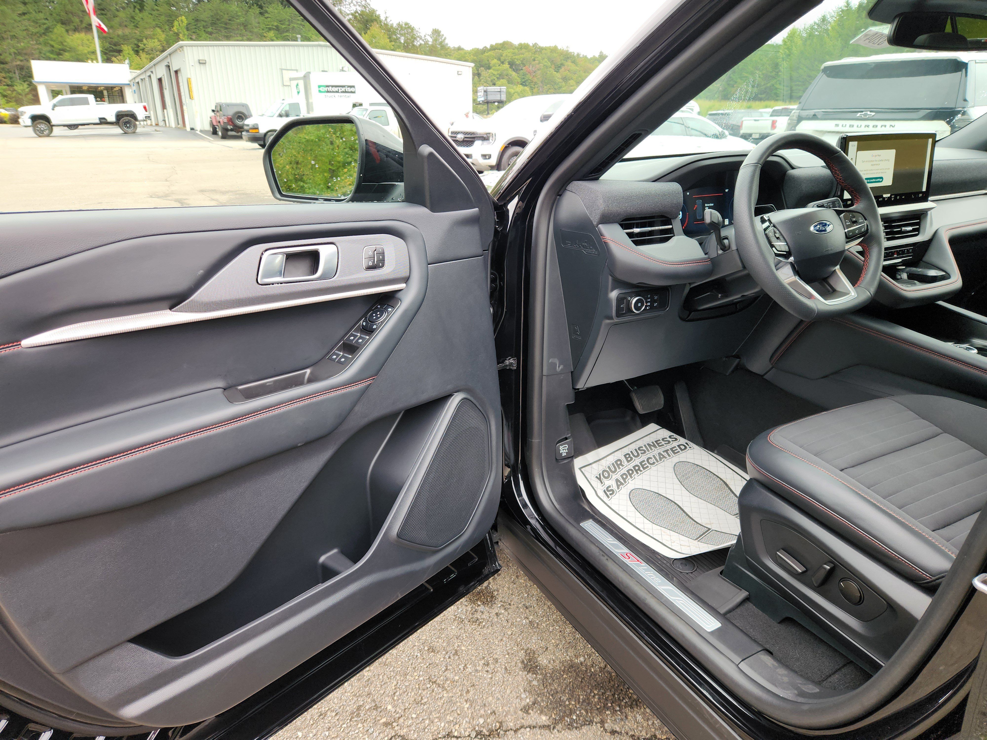 Used 2025 Ford Explorer ST-Line w/ Premium Package AWD/4WD image 20