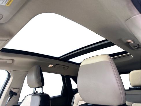 Used 2020 Ford Escape Titanium image 7