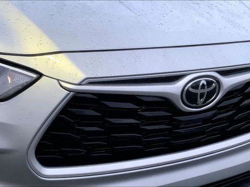 Used 2022 Toyota Highlander XLE image 29