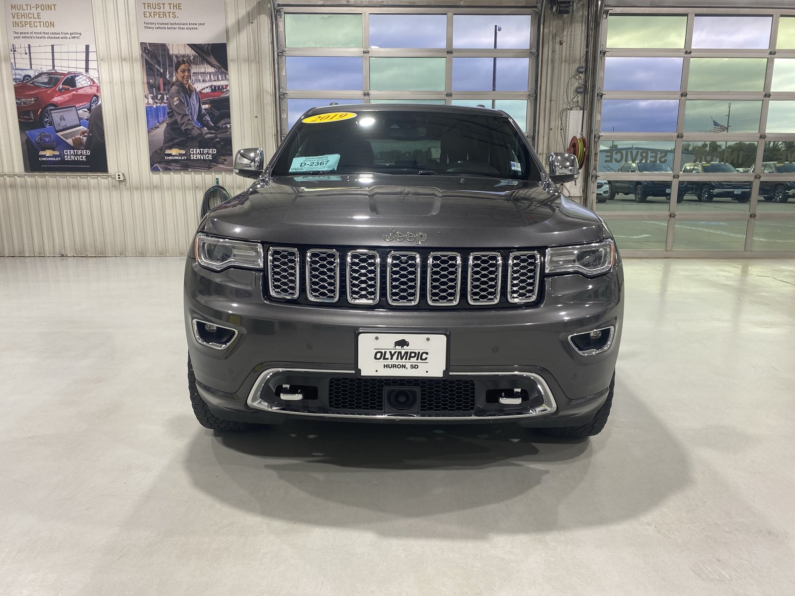 Used 2019 Jeep Grand Cherokee Overland AWD/4WD image 3
