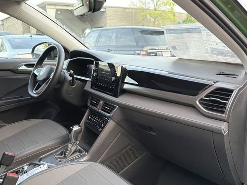 New 2026 Volkswagen Taos SE FWD image 18