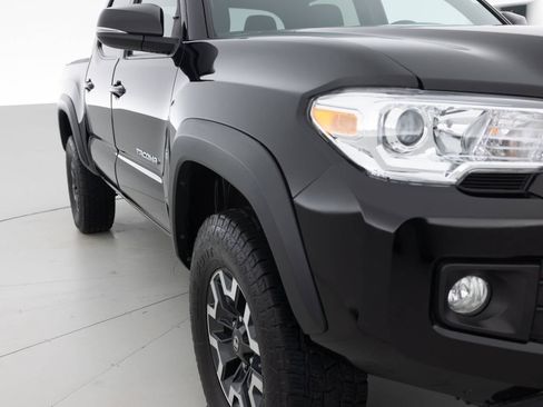 Used 2017 Toyota Tacoma TRD Off-Road w/ Tow Package (A/T) image 11