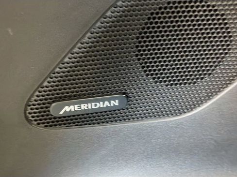 Used 2017 Jaguar F-PACE Premium image 17