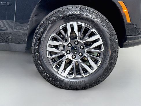 Used 2026 Chevrolet Tahoe Z71 AWD/4WD image 32