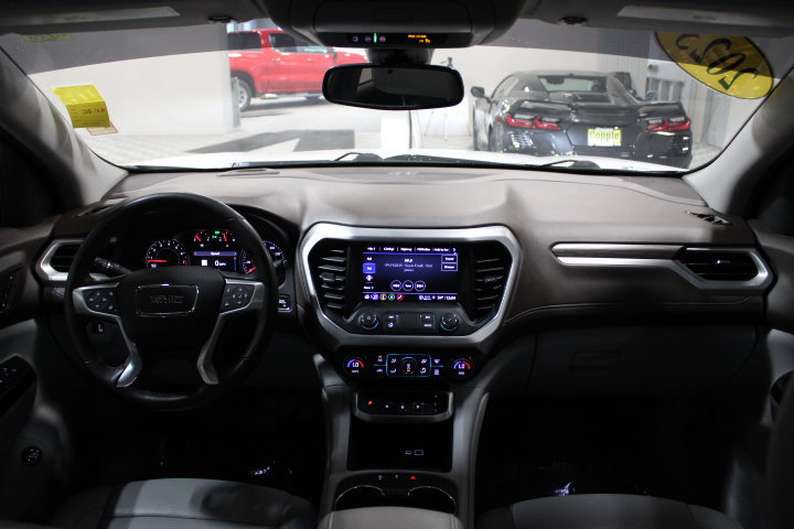 Used 2023 GMC Acadia SLT w/ Preferred Package AWD/4WD image 2