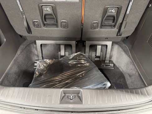 New 2026 Kia Carnival EX FWD image 25
