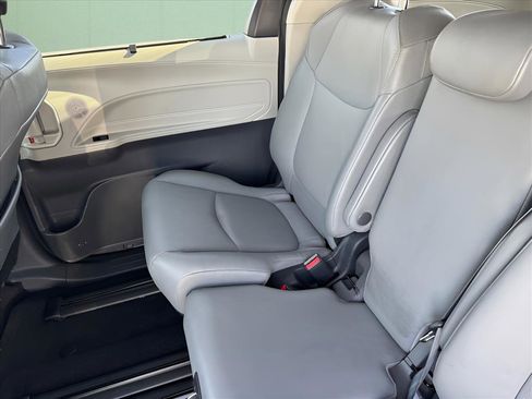 Used 2024 Toyota Sienna XLE image 9