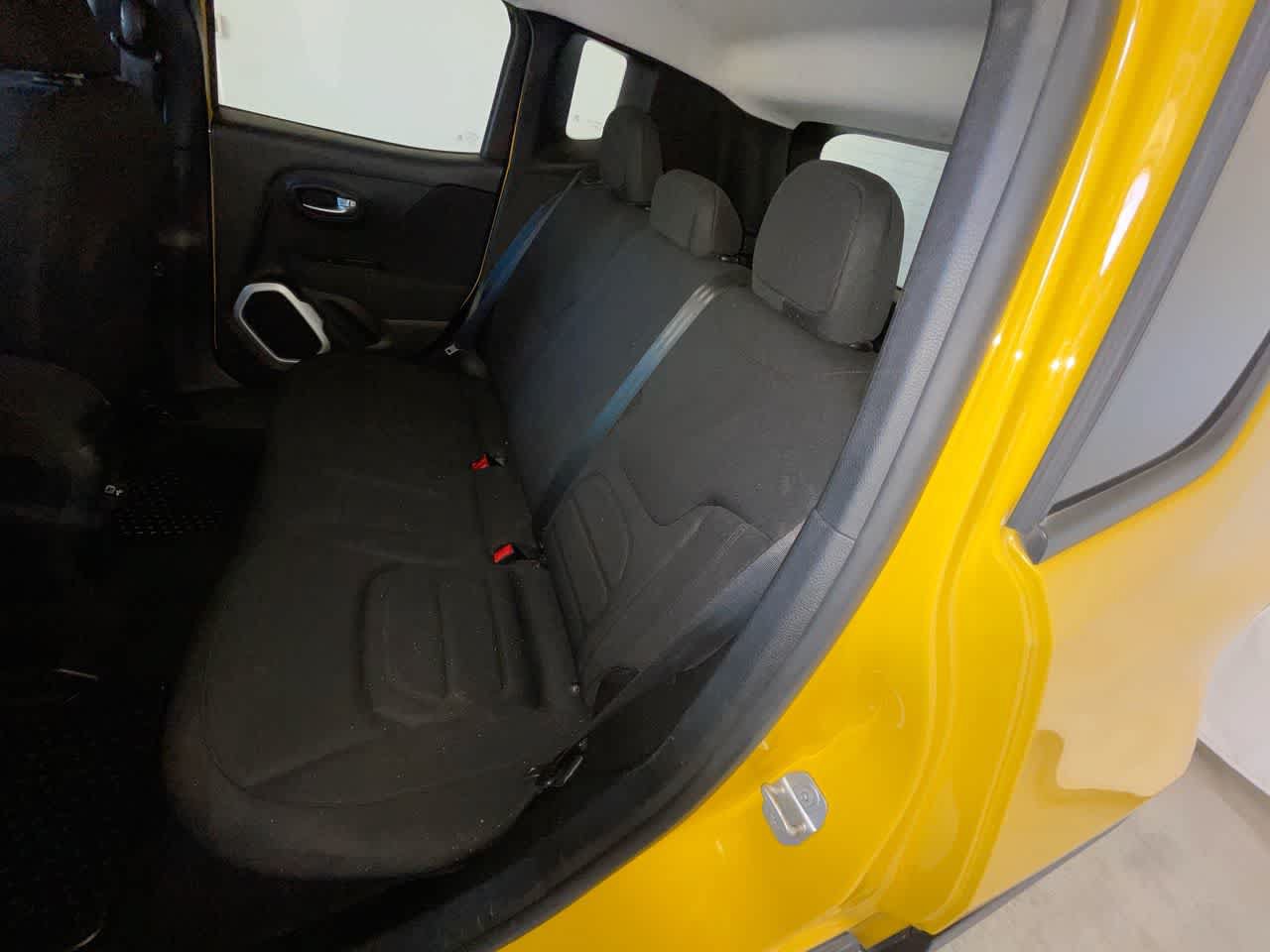 Used 2018 Jeep Renegade Latitude w/ Cold Weather Group AWD/4WD image 22
