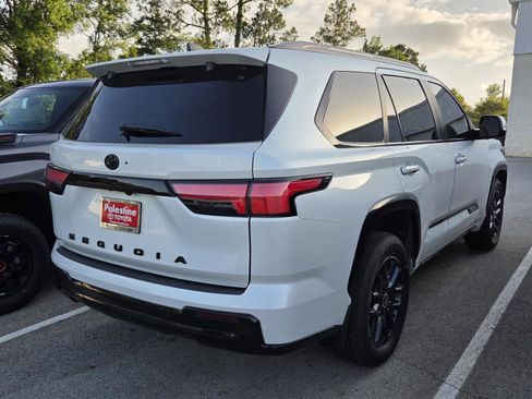Used 2024 Toyota Sequoia Platinum AWD/4WD image 4