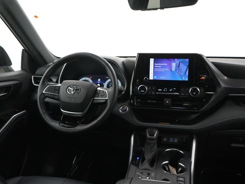 Used 2025 Toyota Highlander XSE image 15
