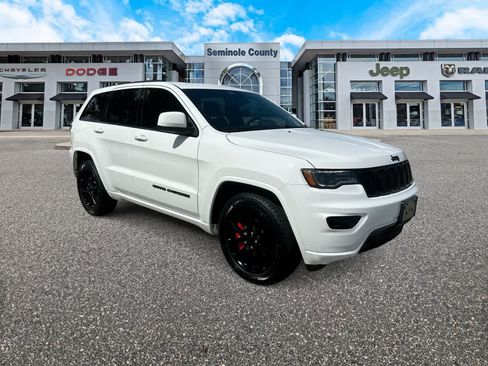 Used 2020 Jeep Grand Cherokee Altitude RWD image 2