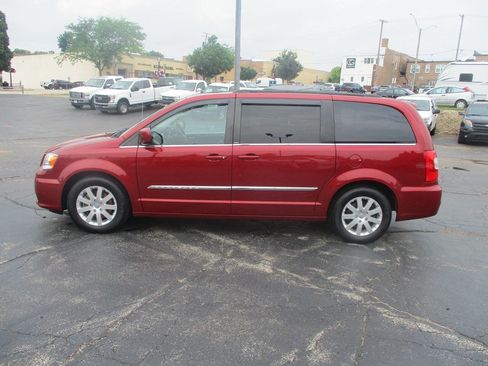 Used 2013 Chrysler Town & Country Touring FWD image 2