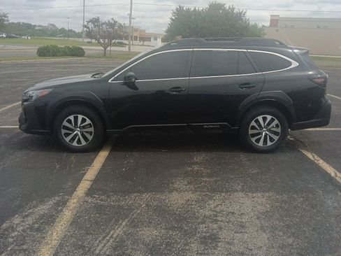 Used 2023 Subaru Outback Premium AWD/4WD image 2