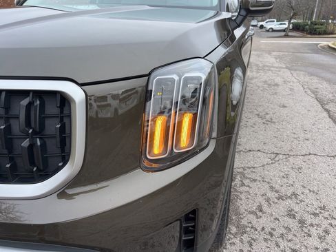 Used 2024 Kia Telluride EX w/ EX Captain's Chair Package image 9