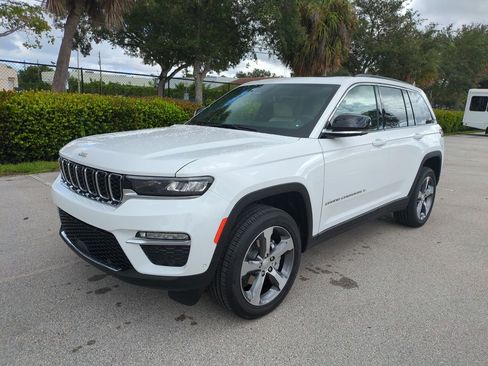 New 2025 Jeep Grand Cherokee Limited w/ Luxury Tech Group II image 9