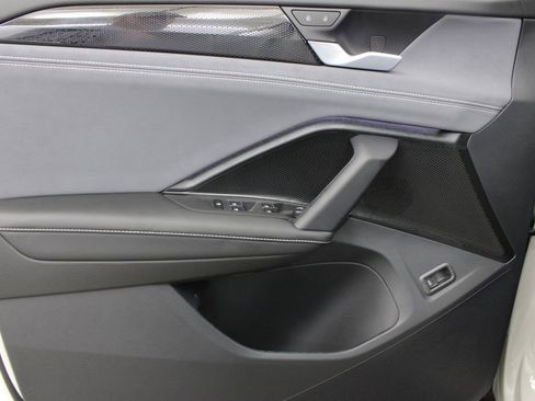 New 2026 Volkswagen Tiguan SE R-Line FWD image 16