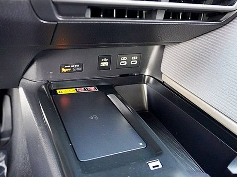 Used 2025 Toyota Camry SE image 25