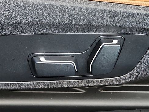 Used 2024 BMW 230i Coupe w/ Convenience Package image 27