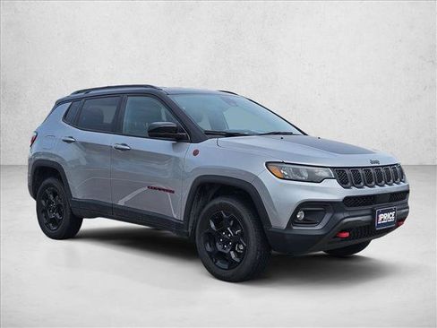 Used 2023 Jeep Compass Trailhawk AWD/4WD image 3