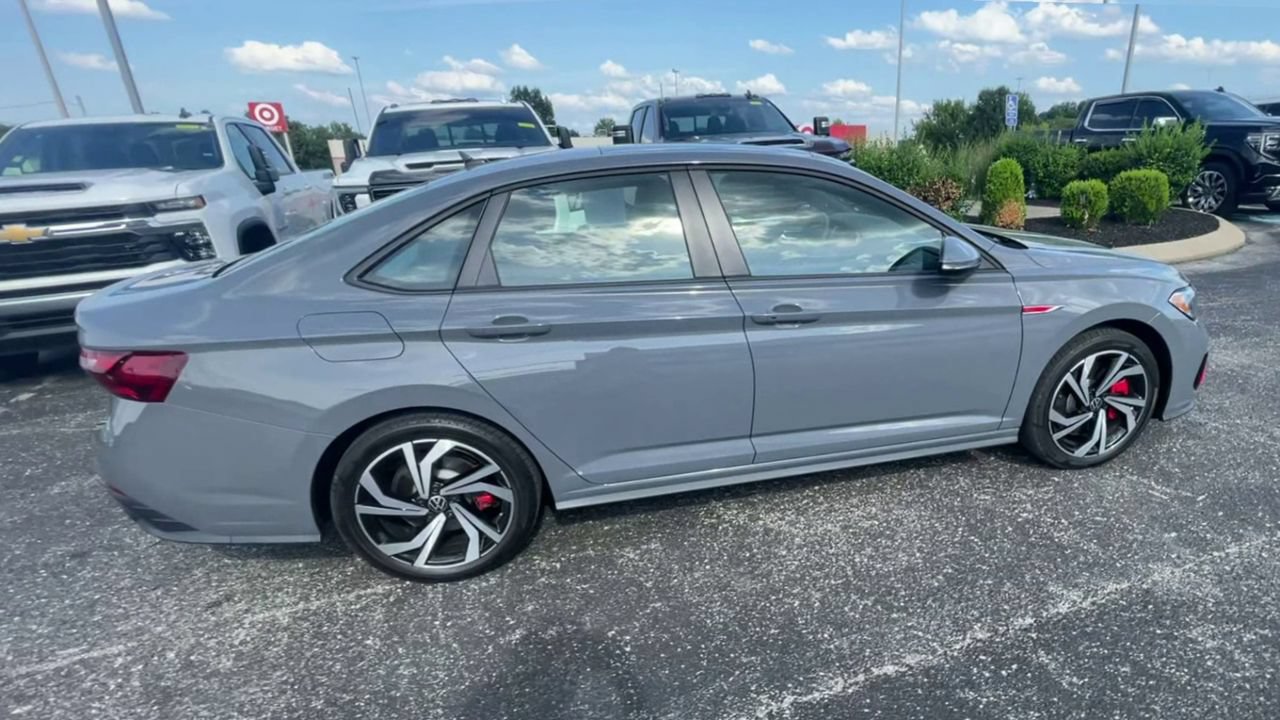 Used 2024 Volkswagen Jetta GLI Autobahn FWD image 2