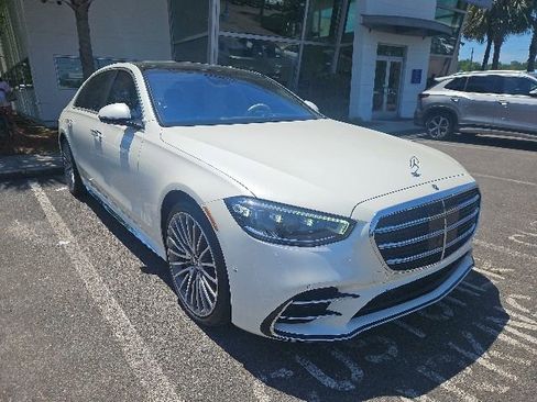 Used 2023 Mercedes-Benz S 580 4MATIC Sedan image 3