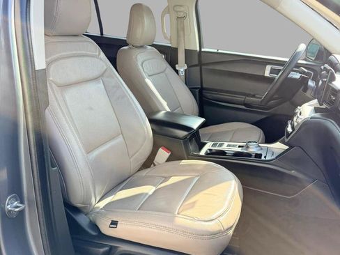 Used 2021 Ford Explorer 2WD image 2