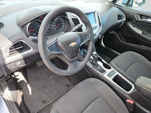 Used 2017 Chevrolet Cruze LS FWD image 9