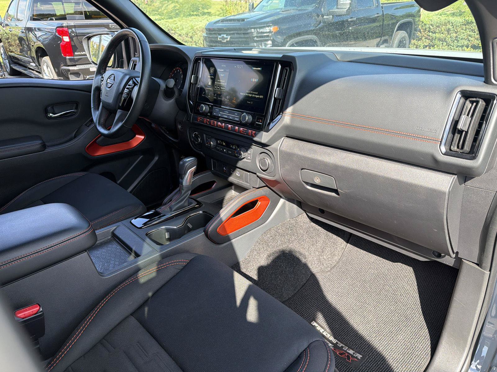 Used 2025 Nissan Frontier PRO-4X AWD/4WD image 23