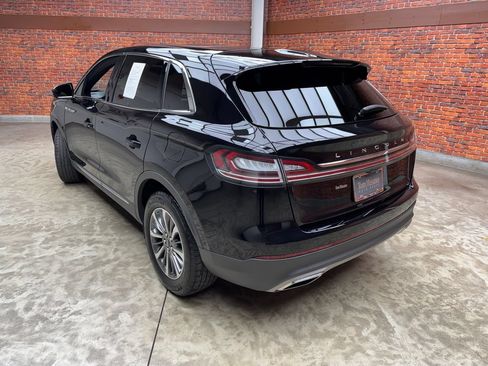 Used 2023 Lincoln Nautilus Reserve AWD/4WD image 2