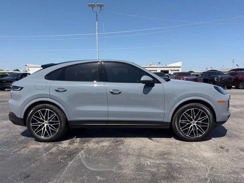 Used 2024 Porsche Cayenne Coupe AWD/4WD image 5