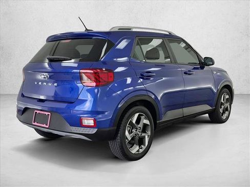 Certified 2025 Hyundai Venue Limited FWD image 5
