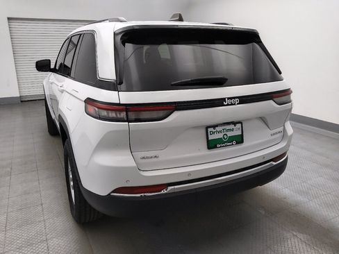 Used 2023 Jeep Grand Cherokee Laredo AWD/4WD image 6