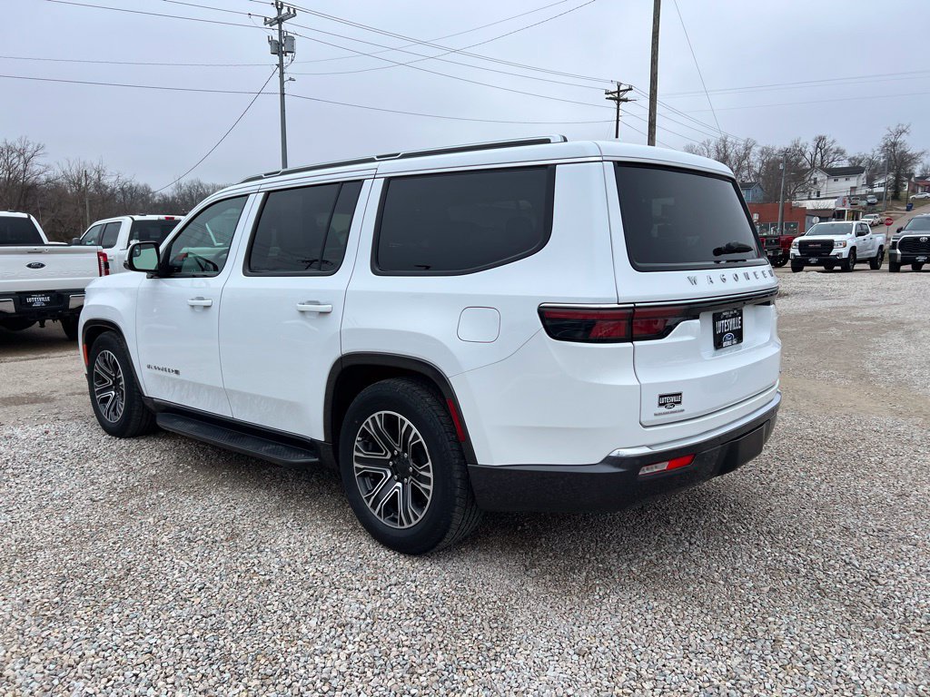 Used 2022 Jeep Wagoneer Series III AWD/4WD image 6