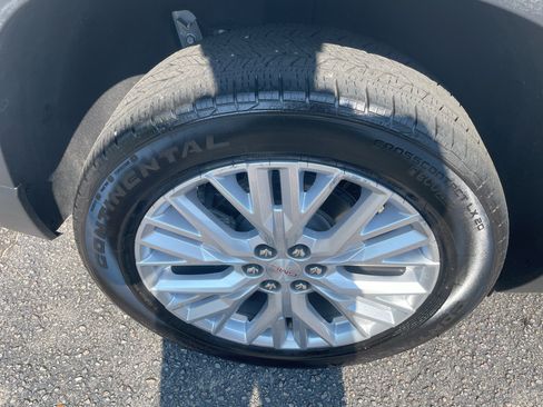 Certified 2026 GMC Acadia Elevation w/ Elevation Premium Package FWD image 8