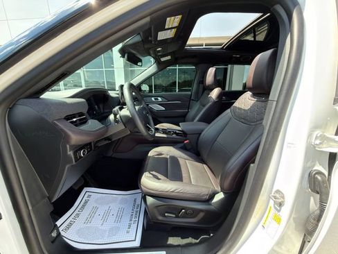 Used 2025 Ford Explorer Platinum w/ Ultimate Package AWD/4WD image 26