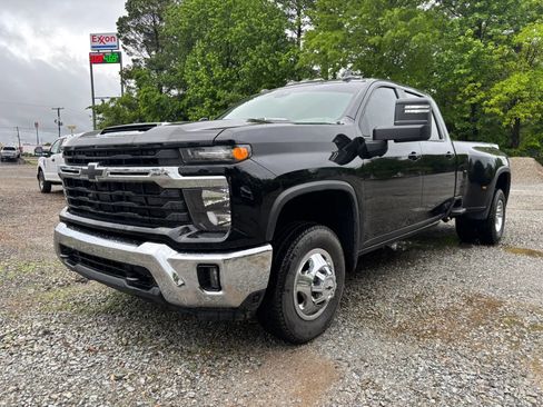 Used 2024 Chevrolet Silverado 3500 LT w/ Texas Edition AWD/4WD image 3