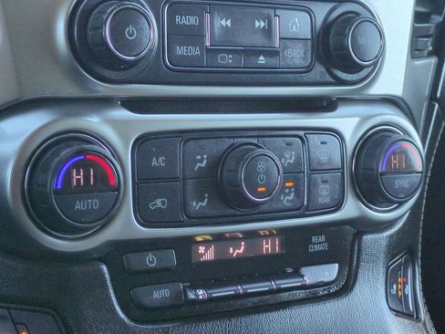Used 2020 Chevrolet Suburban LT image 34