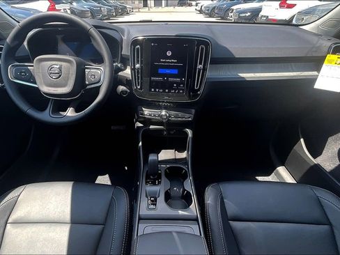 New 2026 Volvo XC40 B5 Core image 9