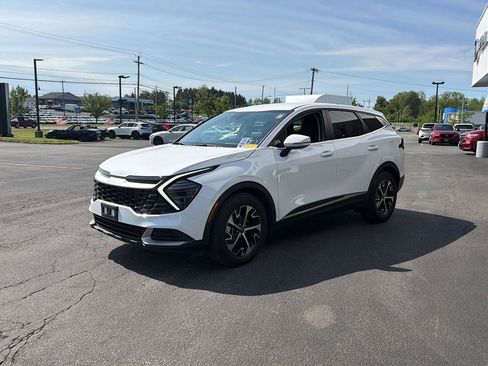 Used 2024 Kia Sportage EX FWD image 3