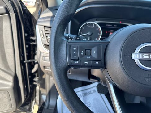 Used 2024 Nissan Rogue SV FWD image 14