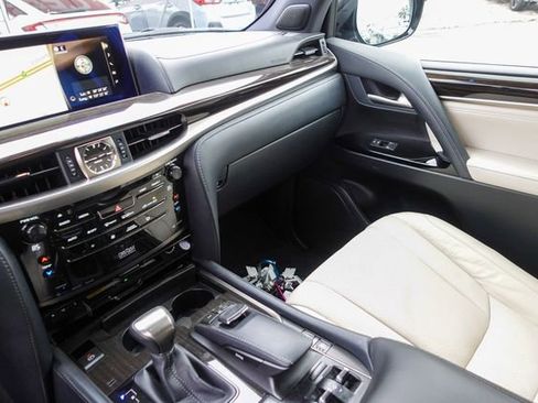 Used 2020 Lexus LX 570 4WD w/ 3rd Row & Luxury Pkg image 24