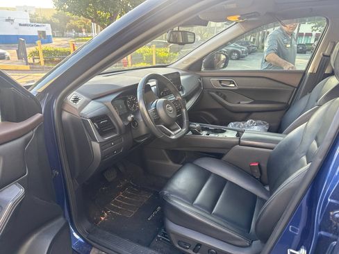 Used 2021 Nissan Rogue SL w/ Premium Package FWD image 4
