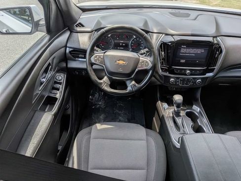 Used 2023 Chevrolet Traverse LT FWD image 17