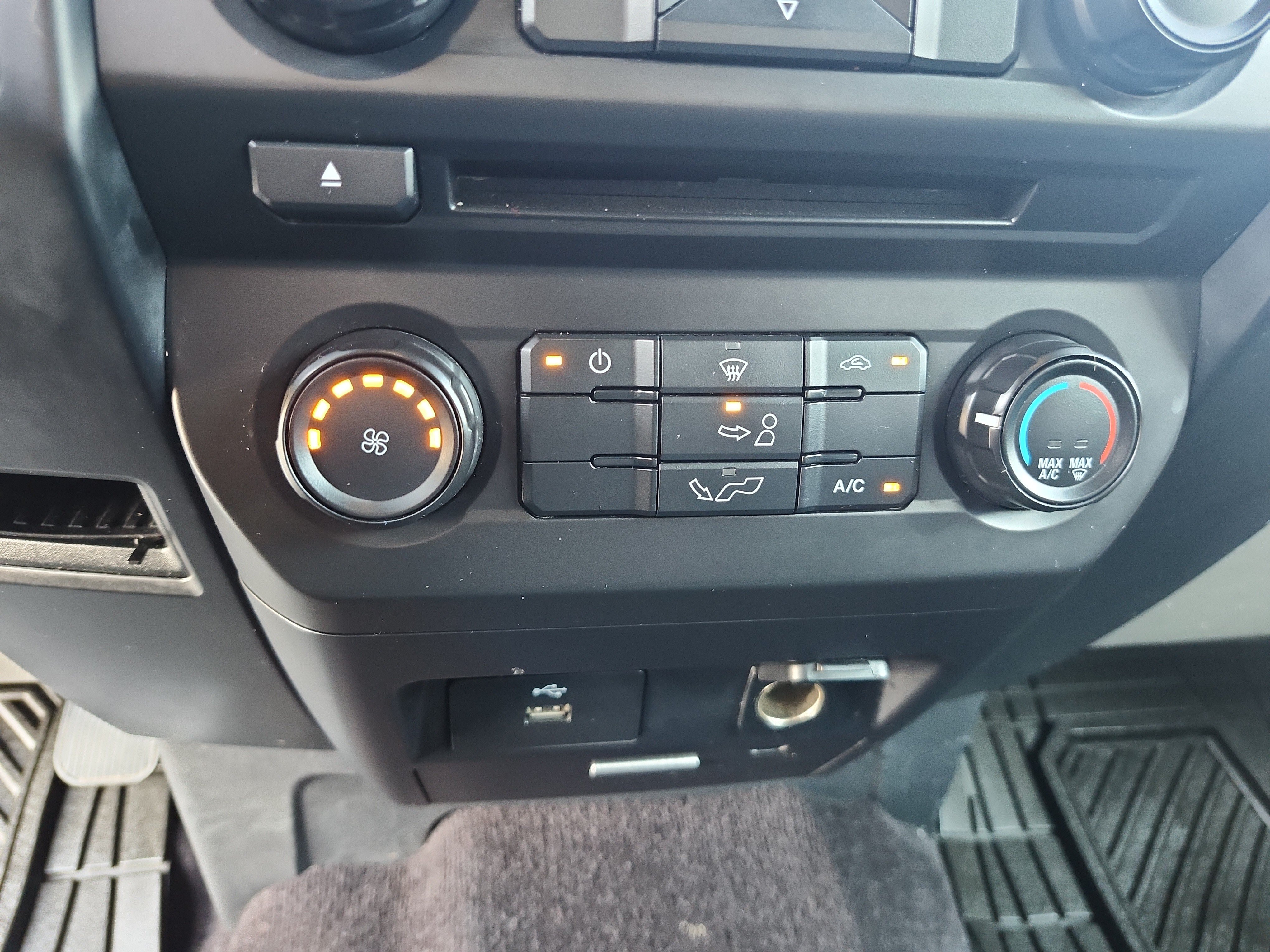 Used 2017 Ford F150 XL w/ Equipment Group 101A Mid AWD/4WD image 14