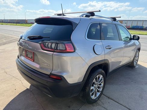 Used 2019 Jeep Cherokee Latitude Plus w/ Comfort/Convenience Group FWD image 28