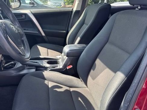 Used 2018 Toyota RAV4 LE w/ Carpet Mat Package AWD/4WD image 9